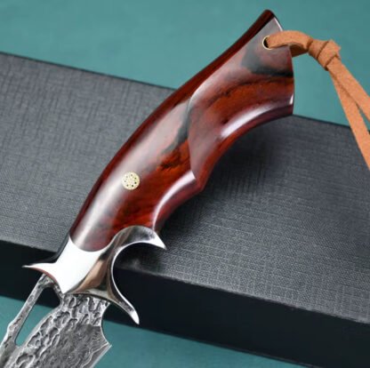 Couteau à lame Fixe en Acier Damas – Manche en Palissandre & Fourreau en Cuir – Image 5